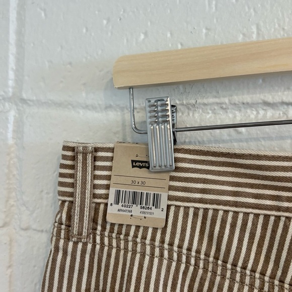 NWT Levi’s low pro jeans in neutral stripe - Picture 3 of 4